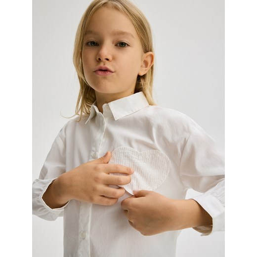 Reserved - Koszula z aplikacją - biały ze sklepu Reserved w kategorii Koszule chłopięce - zdjęcie 177580589