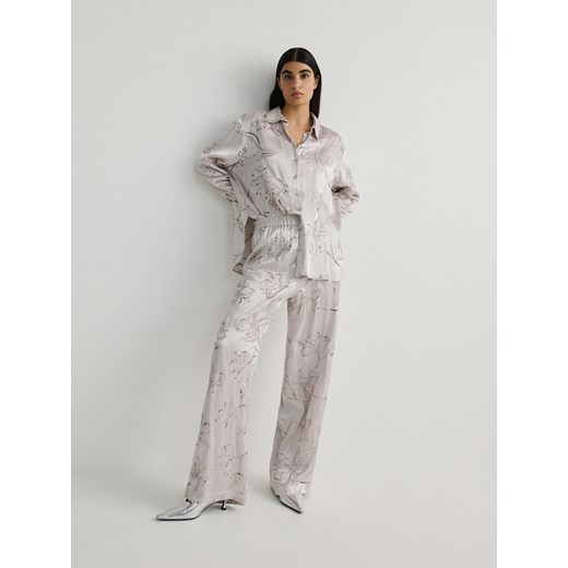 Reserved - Satynowe spodnie z cekinowymi aplikacjami - beżowy ze sklepu Reserved w kategorii Spodnie damskie - zdjęcie 177582956