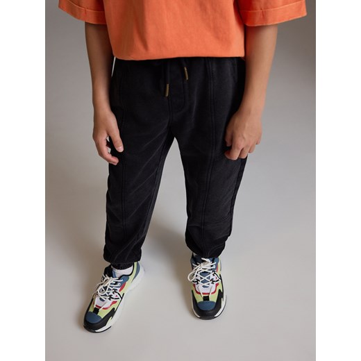 Reserved - Joggery z efektem sprania - czarny ze sklepu Reserved w kategorii Spodnie chłopięce - zdjęcie 177584686