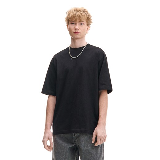 Cropp - Basicowa czarna koszulka comfort - czarny ze sklepu Cropp w kategorii T-shirty męskie - zdjęcie 177588207