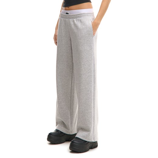 Cropp - Spodnie dresowe typu baggy z lampasami - jasny szary ze sklepu Cropp w kategorii Spodnie damskie - zdjęcie 177588865