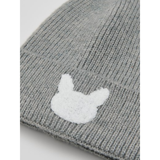 Cropp - Szara czapka beanie z naszywką królika - szary Cropp Uniwersalny Cropp