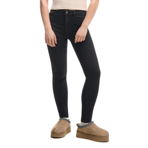 Cropp - Czarne jeansy skinny regular acid wash - czarny ze sklepu Cropp w kategorii Jeansy damskie - zdjęcie 177589296