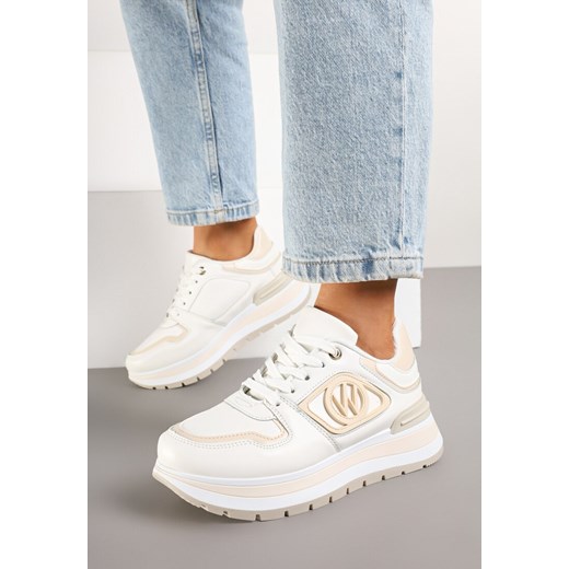 Białe Sneakersy na Grubej Podeszwie z Ozdobną Aplikacją Arivirae ze sklepu born2be.pl w kategorii Buty sportowe damskie - zdjęcie 177656608