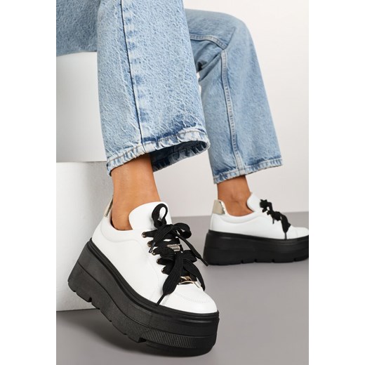 Biało-Czarne Płaskie Sznurowane Sneakersy Vices Ozdobione Metalicznymi Wstawkami Nelaviraen ze sklepu born2be.pl w kategorii Buty sportowe damskie - zdjęcie 177658497