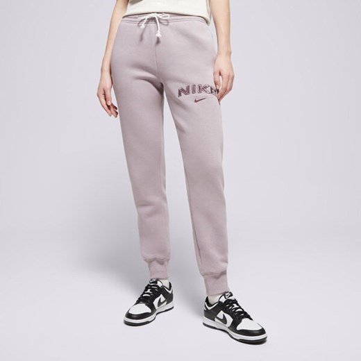 NIKE SPODNIE W NSW PHNX FLC MR STD LOGO PNT ze sklepu Sizeer w kategorii Spodnie damskie - zdjęcie 177672637