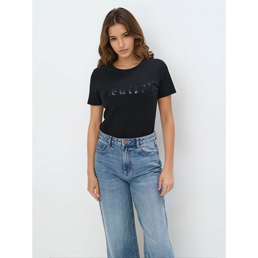 Mohito - Czarny t-shirt z cekinową aplikacją - czarny ze sklepu Mohito w kategorii Bluzki damskie - zdjęcie 177704085