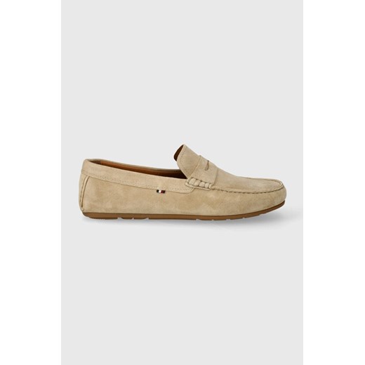 Tommy Hilfiger mokasyny zamszowe CASUAL SUEDE DRIVER męskie kolor beżowy FM0FM04998 ze sklepu ANSWEAR.com w kategorii Mokasyny męskie - zdjęcie 177750117