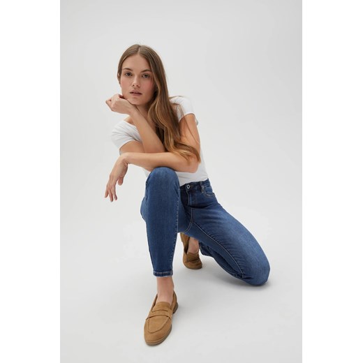 Jeansy skinny ze średnim stanem niebieskie ze sklepu Moodo.pl w kategorii Jeansy damskie - zdjęcie 177794536