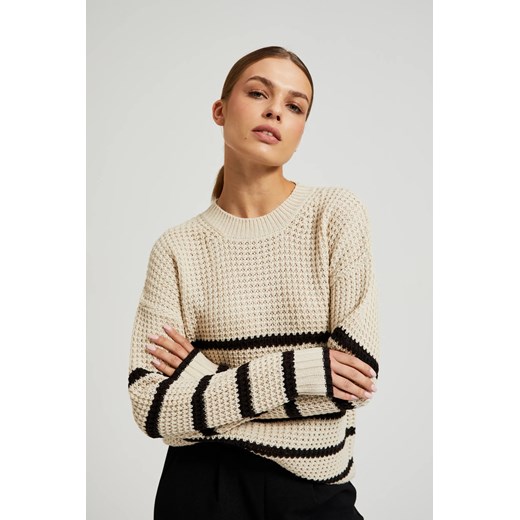 Sweter w paski z okrągłym dekoltem ciemnobeżowy ze sklepu Moodo.pl w kategorii Swetry damskie - zdjęcie 177794708