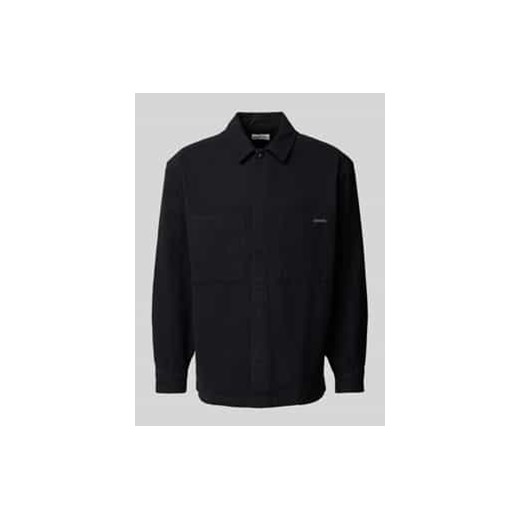 Kurtka koszulowa o kroju slim fit z detalem z logo ze sklepu Peek&Cloppenburg  w kategorii Koszule męskie - zdjęcie 177822149