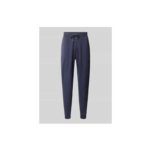 Spodnie dresowe o kroju relaxed fit z kieszenią z tyłu ze sklepu Peek&Cloppenburg  w kategorii Spodnie męskie - zdjęcie 177841416