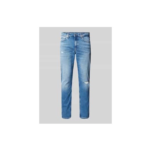 Jeansy o kroju slim tapered fit z przetarciami ze sklepu Peek&Cloppenburg  w kategorii Jeansy męskie - zdjęcie 177850408