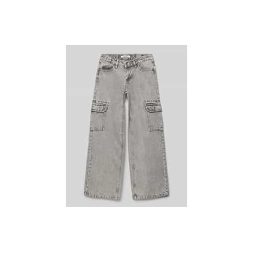 Jeansy o kroju baggy fit z kieszeniami cargo ze sklepu Peek&Cloppenburg  w kategorii Spodnie dziewczęce - zdjęcie 177850517