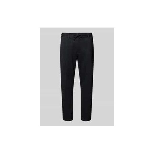 Spodnie materiałowe o kroju tapered fit z tunelem ze sklepu Peek&Cloppenburg  w kategorii Spodnie męskie - zdjęcie 177852508