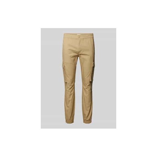 Spodnie cargo o kroju skinny fit z naszywką z logo ze sklepu Peek&Cloppenburg  w kategorii Spodnie męskie - zdjęcie 177855647