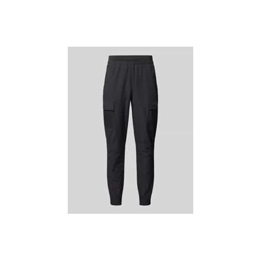 Spodnie treningowe o kroju regular fit z kieszeniami cargo ze sklepu Peek&Cloppenburg  w kategorii Spodnie męskie - zdjęcie 177856878