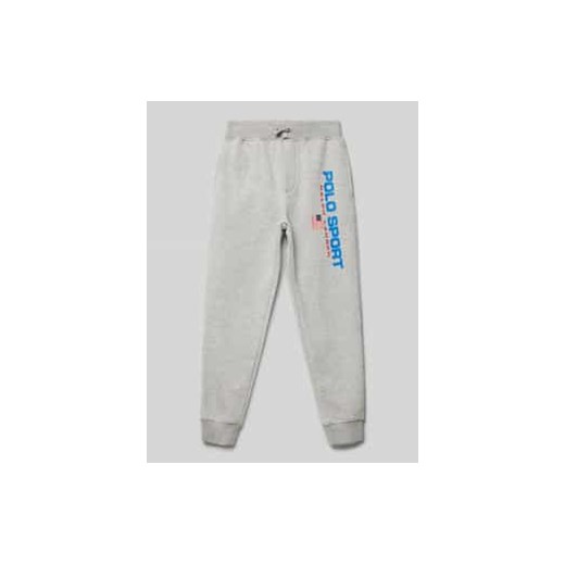 Spodnie dresowe z nadrukiem z logo ze sklepu Peek&Cloppenburg  w kategorii Spodnie chłopięce - zdjęcie 177859848