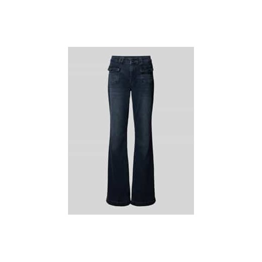 Jeansy o rozkloszowanym kroju z czystej wiskozy z kieszeniami cargo ze sklepu Peek&Cloppenburg  w kategorii Jeansy damskie - zdjęcie 177860118