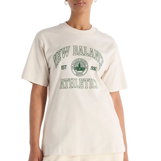 Koszulka New Balance WT43548LIT - beżowa - id: 3238228 - marki New Balance - 177862368 Koszulka New Balance WT43548LIT - beżowa ze sklepu streetstyle24.pl w kategorii Bluzki damskie - zdjęcie 177862368