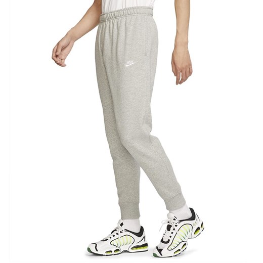 Spodnie dresowe Nike NSW Club Jogger FT BV2679-063 - szare ze sklepu streetstyle24.pl w kategorii Spodnie męskie - zdjęcie 177862427