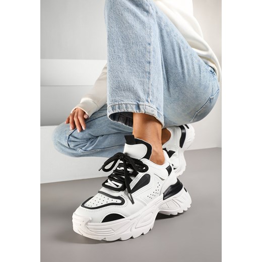 Biało-Czarne Sneakersy w Streetwearowym Stylu na Tłoczonej Podeszwie Nelasea ze sklepu renee.pl w kategorii Buty sportowe damskie - zdjęcie 177892665