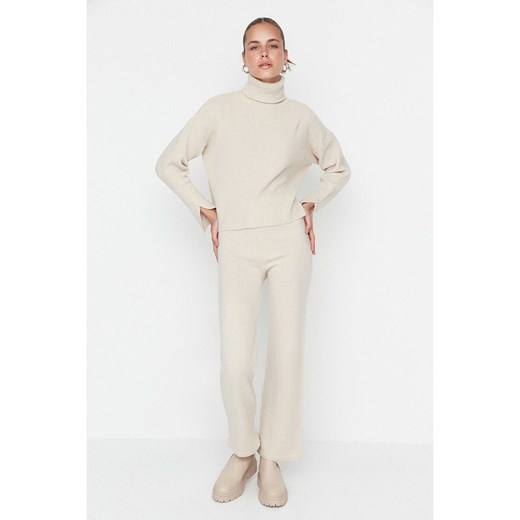 Sweter damski Trendyol z golfem 