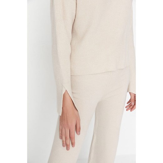 Sweter damski Trendyol z golfem 