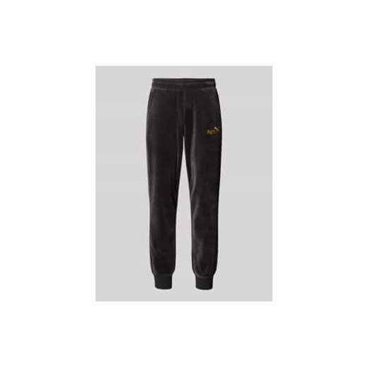 Spodnie dresowe o kroju relaxed fit z wyhaftowanym logo model ‘Velvettrack’ ze sklepu Peek&Cloppenburg  w kategorii Spodnie męskie - zdjęcie 177946506