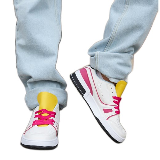 Biało-różowe sneakersy z żółtym językiem Archie białe ze sklepu ButyModne.pl w kategorii Buty sportowe damskie - zdjęcie 177969669