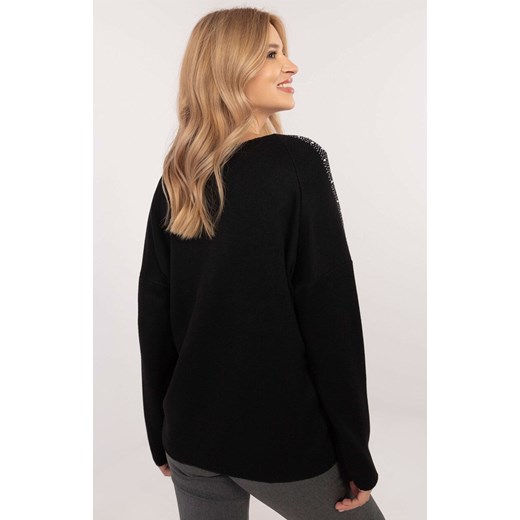 Czarny sweter damski z dżetami DHJ-SW-17690.21, Kolor czarny, Rozmiar uniwersalny, ITALY MODA ze sklepu Primodo w kategorii Swetry damskie - zdjęcie 178011275