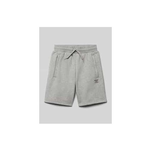 Spodnie dresowe o kroju regular fit z wyhaftowanym logo ze sklepu Peek&Cloppenburg  w kategorii Spodenki chłopięce - zdjęcie 178029359