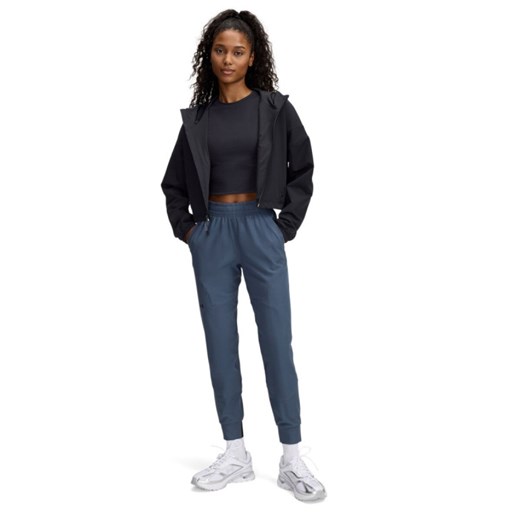 Damskie spodnie treningowe joggery Under Armour UA Unstoppable Jogger - szare ze sklepu Sportstylestory.com w kategorii Spodnie damskie - zdjęcie 178032857