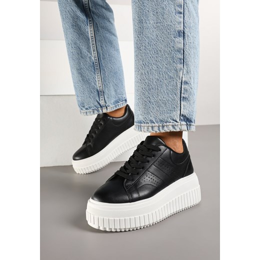 Czarne Sneakersy na Grubej Podeszwie z Perforacją Eleadrelle ze sklepu born2be.pl w kategorii Buty sportowe damskie - zdjęcie 178046345