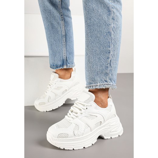 Białe Sneakersy na Grubej Tłoczonej Podeszwie z Geometrycznym Motywem Soloria ze sklepu born2be.pl w kategorii Buty sportowe damskie - zdjęcie 178050985