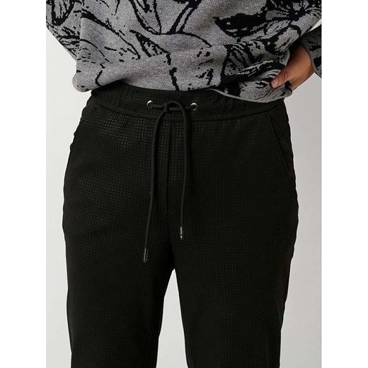 Relaxed by TONI Spodnie &quot;Sue&quot; w kolorze czarnym Relaxed By Toni 42 Limango Polska okazja