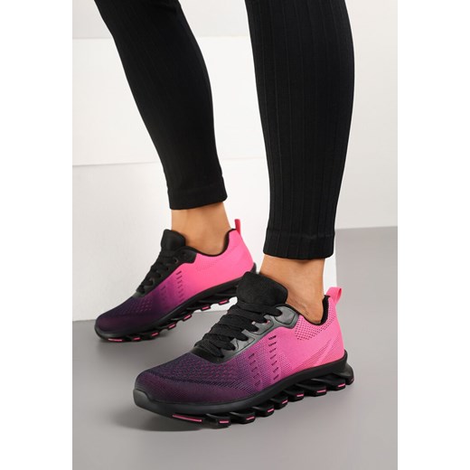Czarno-Fuksjowe Buty Sportowe Sneakersy z Tłoczoną Podeszwą Leathrose ze sklepu born2be.pl w kategorii Buty sportowe damskie - zdjęcie 178070998