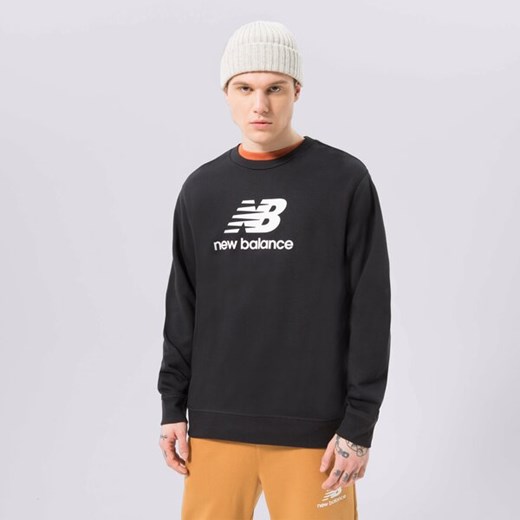 NEW BALANCE BLUZA NB ESSENTIALS LOGO CREW ze sklepu Sizeer w kategorii Bluzy męskie - zdjęcie 178094639