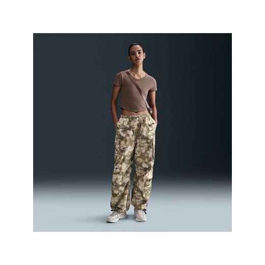 Damskie bojówki moro o kroju oversize ze średnim stanem Nike Sportswear - Nike XXL (EU 52-54) Nike poland