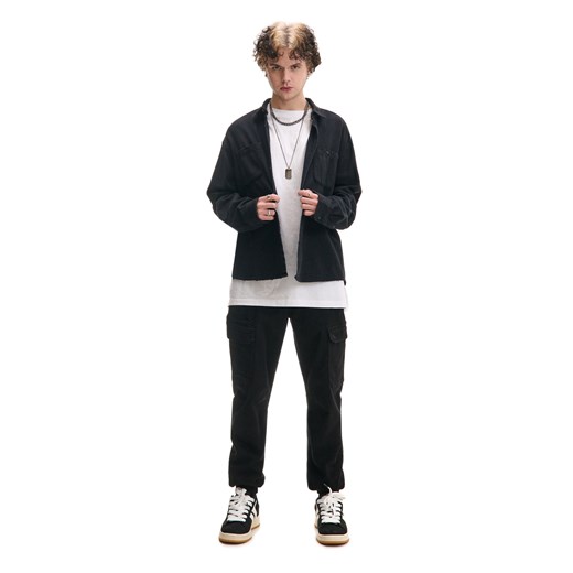 Cropp - Czarne joggery regular z kieszeniami cargo - czarny Cropp 30 Cropp