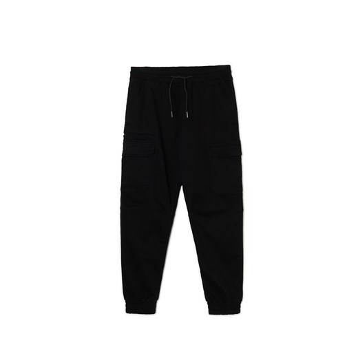 Cropp - Czarne joggery regular z kieszeniami cargo - czarny Cropp 36 Cropp