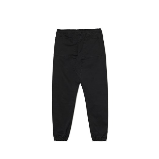 Cropp - Czarne spodnie jogger regular z kieszeniami - czarny Cropp 38 Cropp