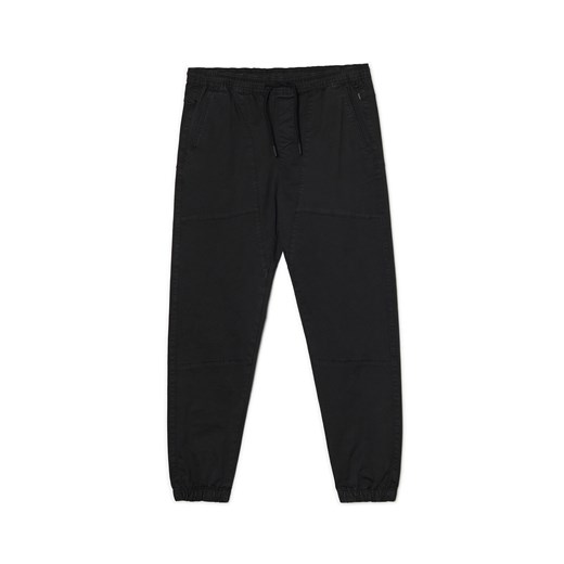 Cropp - Czarne spodnie jogger regular z kieszeniami - czarny Cropp 32 Cropp
