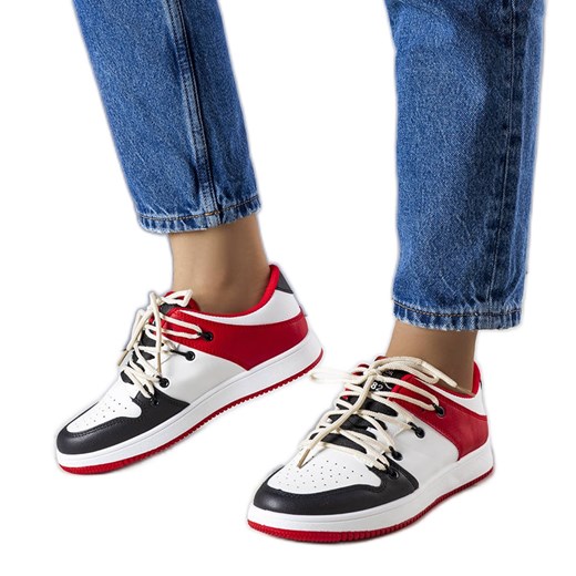 Czarno-czerwone retro sneakersy białe ze sklepu ButyModne.pl w kategorii Buty sportowe damskie - zdjęcie 178112835