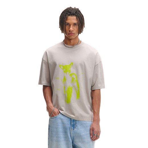 Cropp - Jasnoszara koszulka z nadrukiem jelonka - jasny szary ze sklepu Cropp w kategorii T-shirty męskie - zdjęcie 178120379