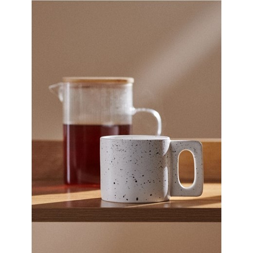 Sinsay - Ceramiczny kubek z nakrapianym wzorem - biały ze sklepu Sinsay w kategorii Kubki - zdjęcie 178133999