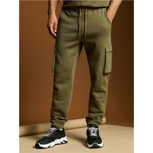 Sinsay - Spodnie tapered fit - khaki ze sklepu Sinsay w kategorii Spodnie męskie - zdjęcie 178134419
