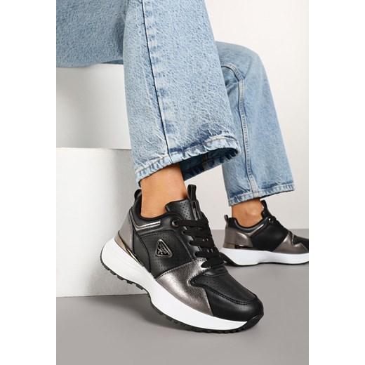 Czarne Sneakersy z Metalicznymi Ozdobami i Perforacją Larivna ze sklepu renee.pl w kategorii Buty sportowe damskie - zdjęcie 178148836