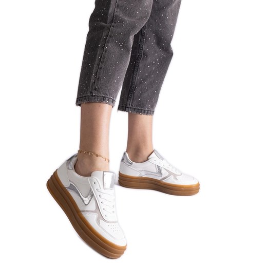 Biało-srebrne sneakersy na gumowej podeszwie białe ze sklepu ButyModne.pl w kategorii Buty sportowe damskie - zdjęcie 178153147