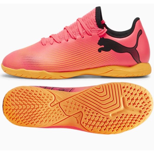 Buty piłkarskie Puma Future 7 Play It 107739-03 różowe ze sklepu ButyModne.pl w kategorii Buty sportowe dziecięce - zdjęcie 178155855